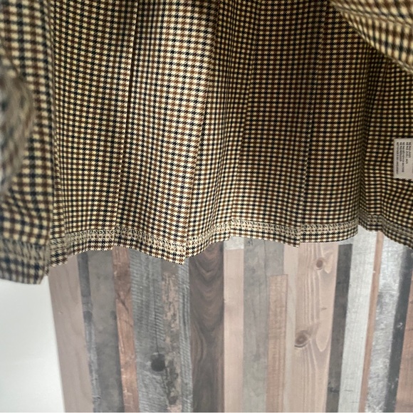 NWOT “Urban Outfitters” Brown and Cream Houndstooth Pleated Mini Skirt - Picture 3 of 7